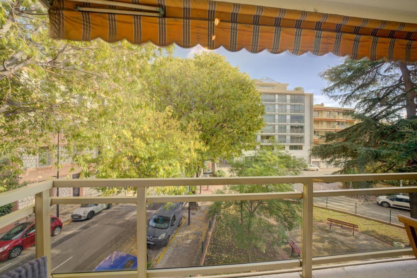 Elegant Apt W/2 Terraces/Mins To Beach & Shops Antibes Buitenkant foto