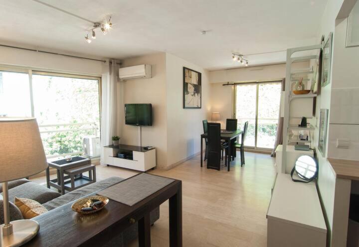 Elegant Apt W/2 Terraces/Mins To Beach & Shops Antibes Buitenkant foto
