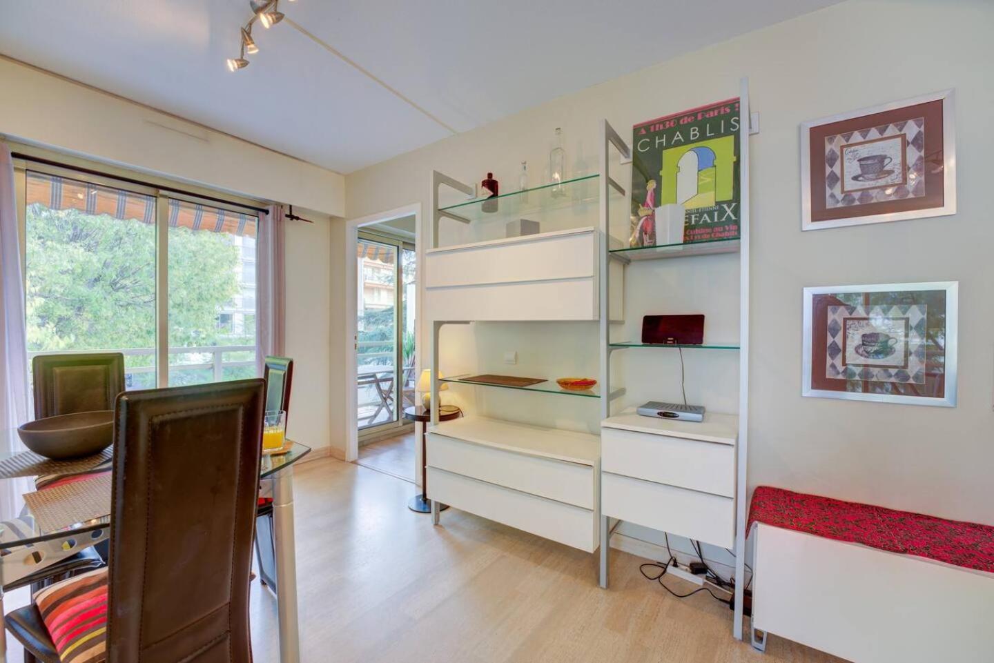 Elegant Apt W/2 Terraces/Mins To Beach & Shops Antibes Buitenkant foto